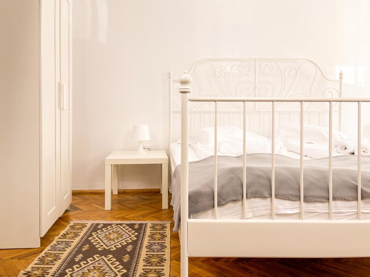 White Moon Apartment Брашов Экстерьер фото