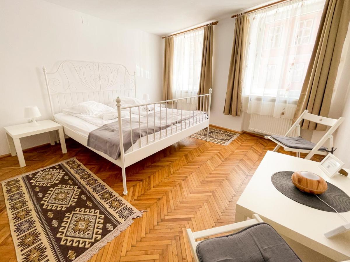White Moon Apartment Брашов Экстерьер фото