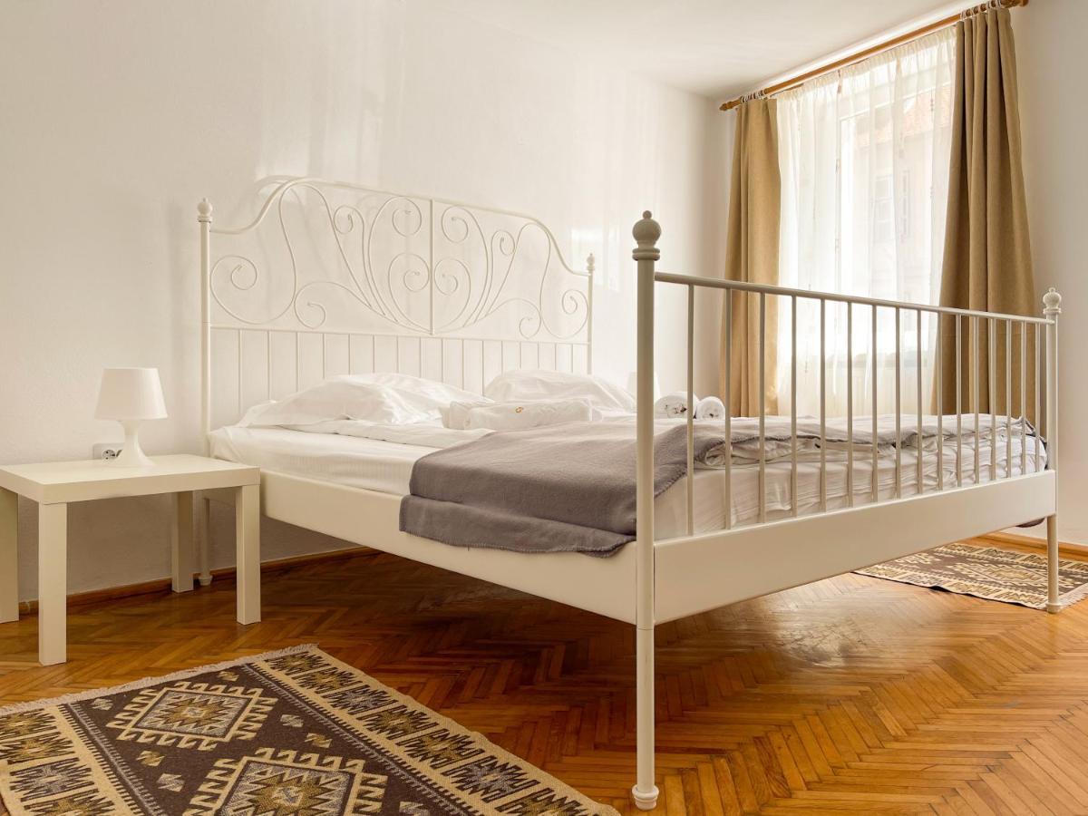 White Moon Apartment Брашов Экстерьер фото